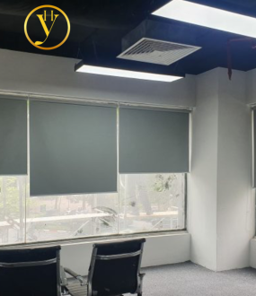 Rèm cuốn cửa sổ văn phòng màu ghi xám